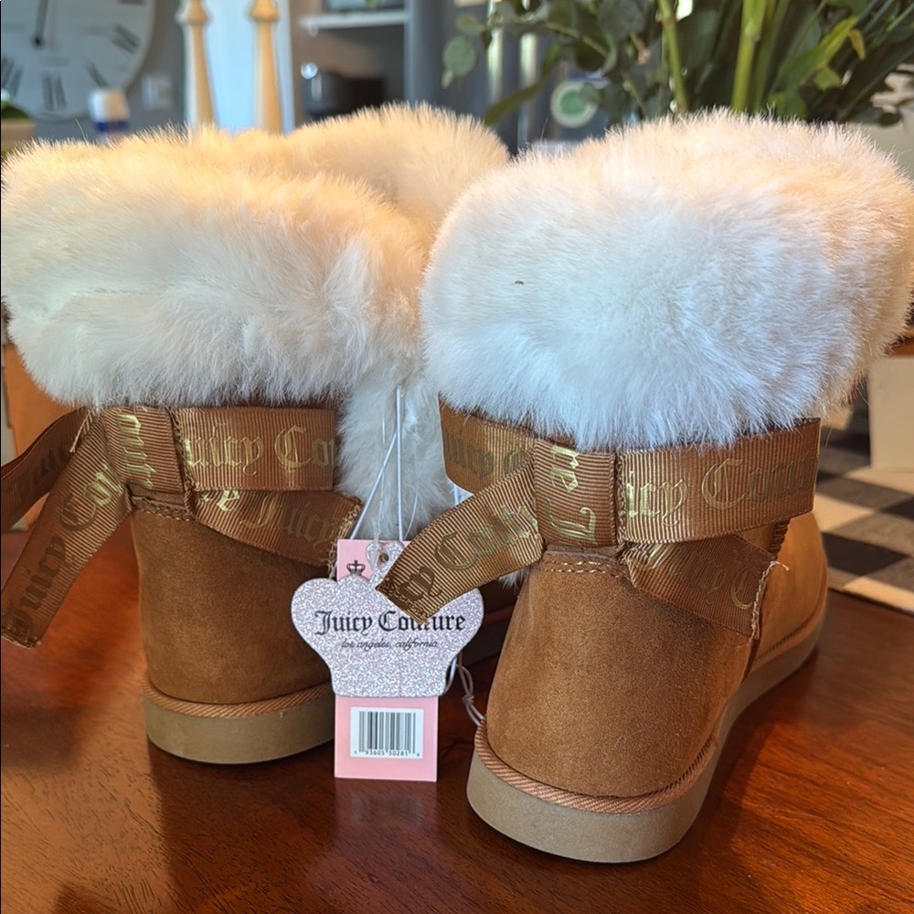 Juicy Couture Tan Boots with White Fur